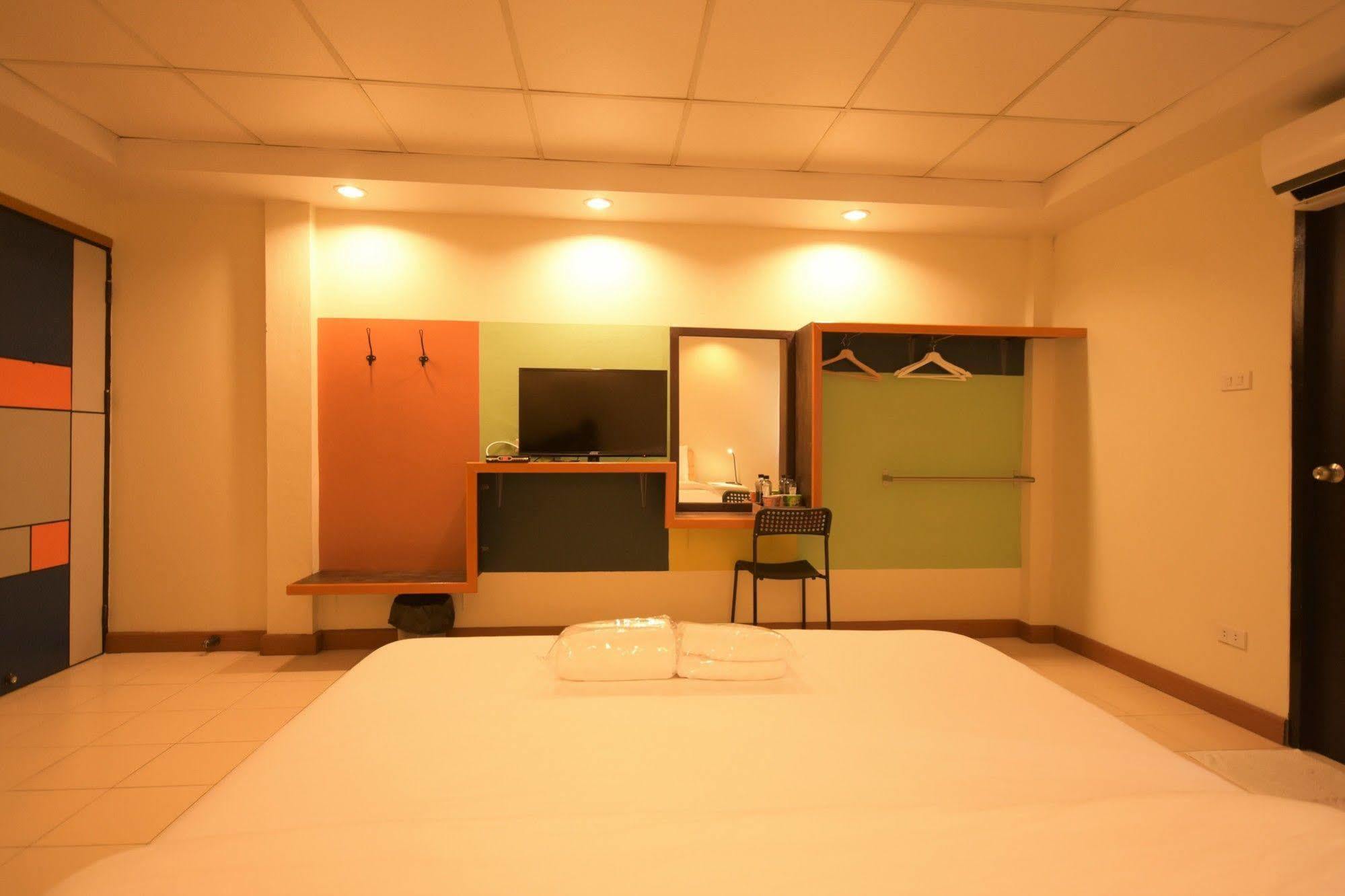 Room At Prachachuen Nonthaburi Eksteriør billede